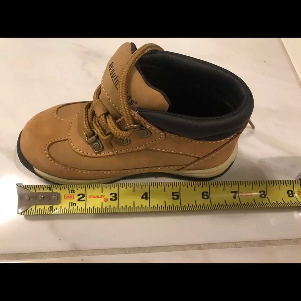Boys shoes